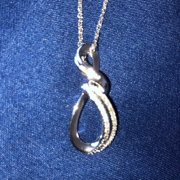 Jewelry - Sterling silver diamond necklace
